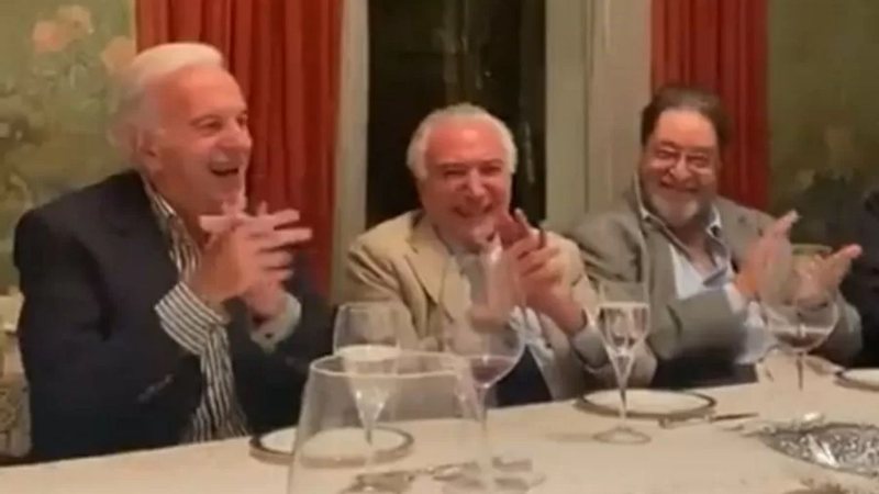 Michel Temer ri de imitação de Bolsonaro em jantar com políticos (Foto: Reprodução)