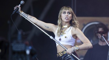 Miley Cyrus se apresenta no 5º dia do Glastonbury Festival 2019 (Foto: Aaron Chown/PA Wire)