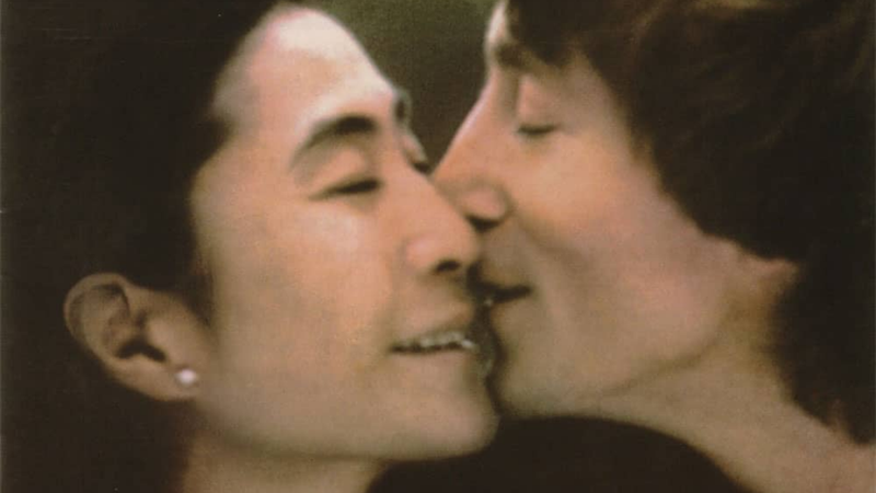 Capa de Milk and Honey, com Yoko Ono e John Lennon (Foto: Reprodução)