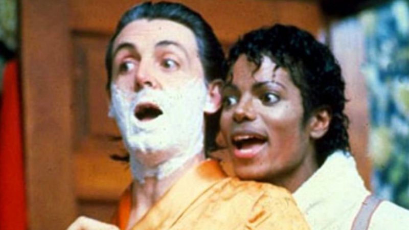 Paul McCartney e Michael Jackson em "Say Say Say" (Foto: Reprodução)