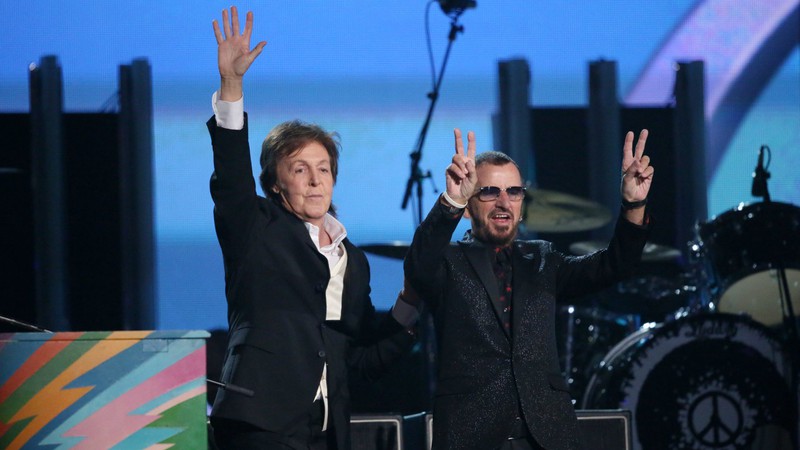 Paul McCartney e Ringo Starr durante apresentação no Grammy em 2014 (Foto:Matt Sayles/Invision/AP)