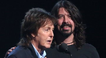 Paul McCartney e Dave Grohl (Foto: Matt Sayles/Invision/AP)