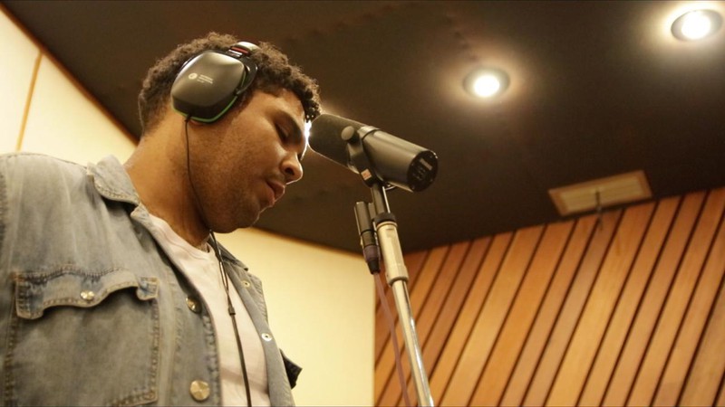 Paulo Vieira, durante a gravação da música "Mãe Sampa" (Foto: Divulgação)