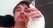 Pete Doherty publicou uma imagem sobre sua hospitalização (Foto: Twitter / Reprodução)