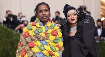 Rihanna e A$AP Rocky no MET Gala (Foto: Dimitrios Kambouris / Getty Images)