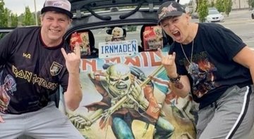 Sharon Burns (à direita) com camisa do Iron Maiden (Foto: Reprodução/Instagram/BLTZ)