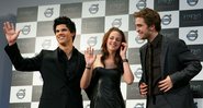 Taylor Lautner, Kristen Stewart e Robert Pattinson em entrevista sobre Crepúsculo em 2009 (Foto: Kiyoshi Ota/Getty Images)