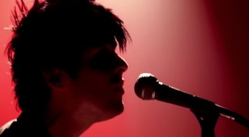 Billie Joe no clipe de "Wake Me Up When September Ends" (Foto: Reprodução / YouTube)