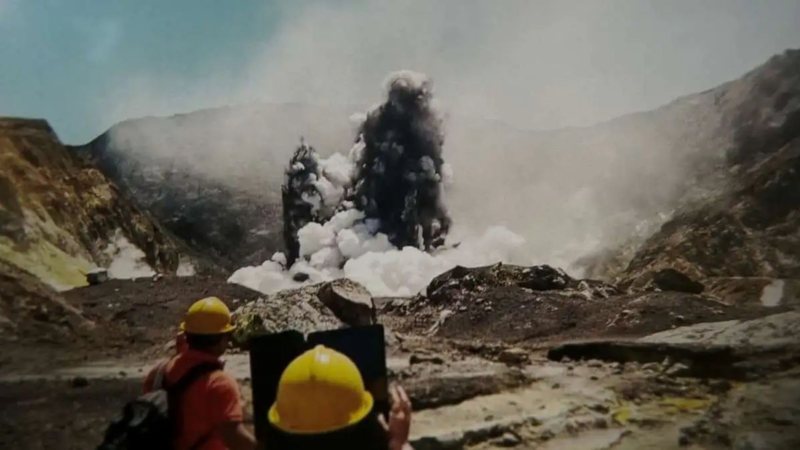 Vulcão Whakaari: Resgate na Nova Zelândia (Foto: Reprodução/Netflix)