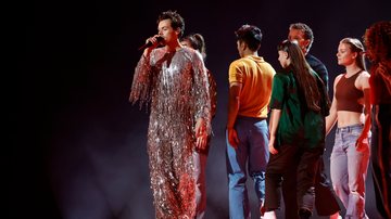 Harry Styles durante sua apresentação no Grammy 2023 (Foto: Getty Images)