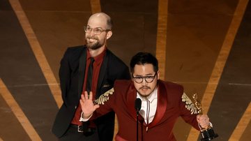 Daniel Kwan e Daniel Scheinert na cerimônia do Oscar 2023 (Foto: Kevin Winter / Getty Images)