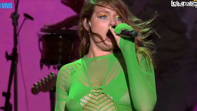 Lollapalooza: Tove Lo goes topless in concert
