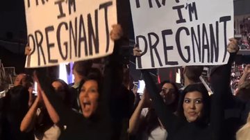 Kourtney Kardashian anuncia gravidez em show do Blink-182 em Los Angeles (Foto: reprodução/Instagram)