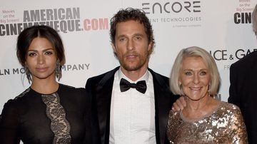 Camila Alves McConaughey, Matthew McConaughey e Kay McConaughey (Jason Merritt/Getty Images)