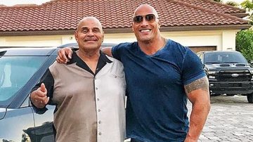 The Rock com o pai, Rocky Johnson (Foto: Reprodução/Instagram)