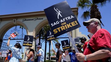Sindicato de Roteiristas dos Estados Unidos anunciou princípio de acordo com os estúdios para encerrar greve (Foto: Chris Pizzello / AP)