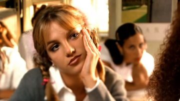 Britney Spears em ...Baby One More Time (Imagem: Reprodução)
