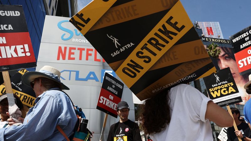 Roteiristas de Hollywood ratificam acordo com 99% de votos a favor e encerram greve definitivamente (Foto: Mario Tama/Getty Images)