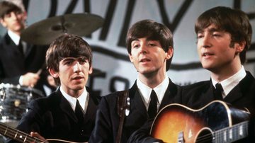 Integrantes dos Beatles, George Harrison, Paul McCartney e John Lennon com Ringo Starr ao fundo (Foto: Getty Images)