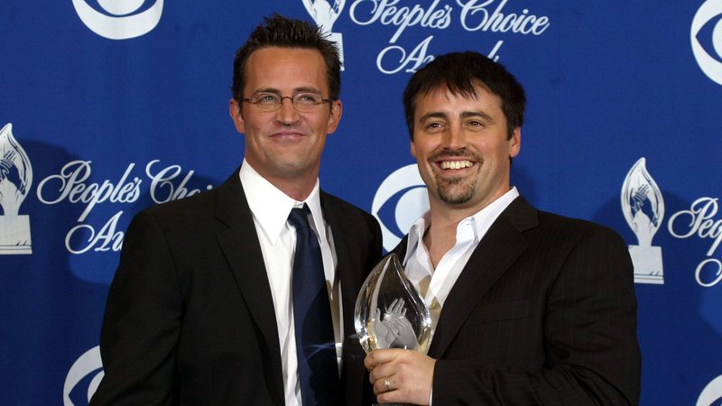 Matthew Perry e Matt LeBlanc estrelaram as 10 temporadas de Friends como Chandler e Joey, respectivamente (Foto: Carlo Allegri/Getty Images)