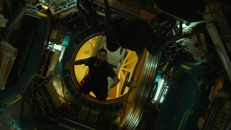 Adam Sandler foge da comédia em O Astronauta, novo drama da Netflix (Foto: Divulgação/Netflix)
