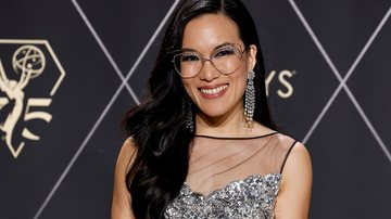 Ali Wong, de Treta, é a primeira mulher asiática a vencer o Emmy como protagonista (Foto: Frazer Harrison/Getty Images)