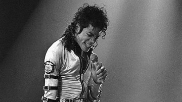 Com a cinebiografia do cantor à caminho, aproveite para conhecer detalhes da vida e da carreira de Michael Jackson - Créditos: Reprodução/Amazon