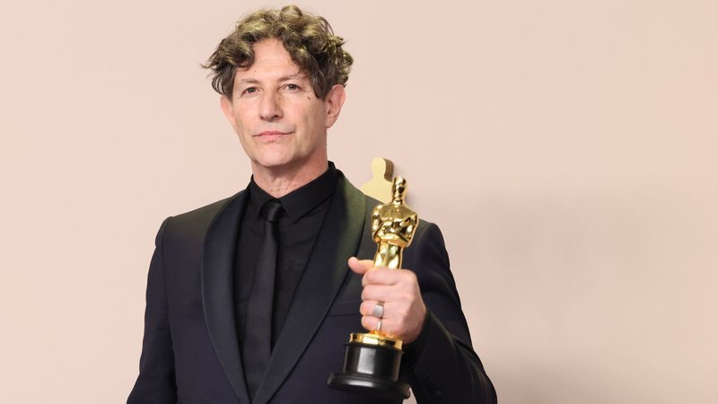 Jonathan Glazer venceu o prêmio de Melhor Filme Internacional no Oscar por Zona de Interesse (Foto: Rodin Eckenroth/Getty Images)