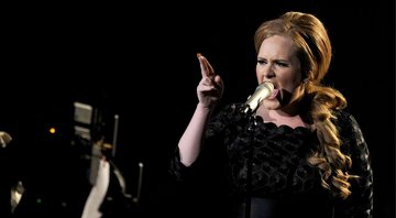 None - Adele toca no palco do MTV VMAs em 28 de agosto de 2008 em Los Angeles, Califórnia (Foto: Kevin Winter/Getty Images)