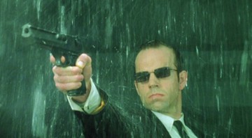 Hugo Weaving como Agente Smith em Matrix (foto: reprodução Warner)