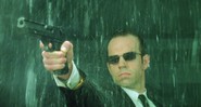 Hugo Weaving como Agente Smith em Matrix (foto: reprodução Warner)