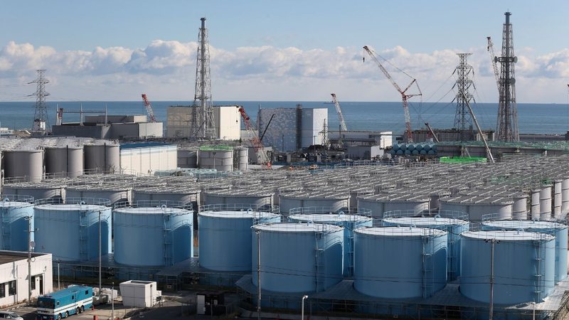 Tanques com água contaminada da usina de Fukushima (Foto: Christopher Furlong/Getty Images)