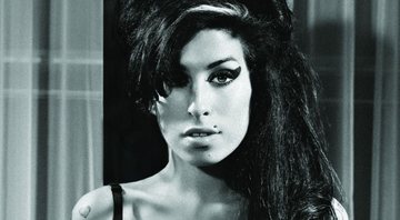 Imagem Pai de Amy Winehouse processa amigas da cantora por leilão de itens pessoais