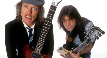 None - Os irmãos Angus e Malcolm Young (Foto: RTKleiman / MediaPunch)