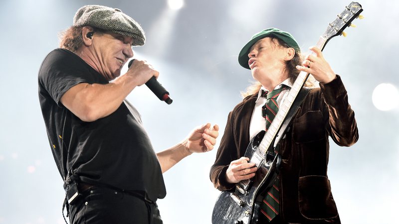 Brian Johnson e Angus Young (Créditos: Kevin Winter / Getty Images)