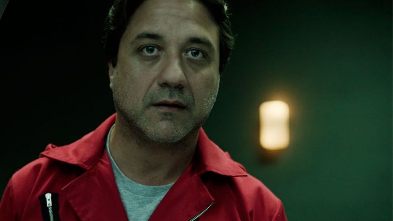 Enrique Arce como Arturo em cena de 'La Casa de Papel' (Foto: Reprodução / Netflix)