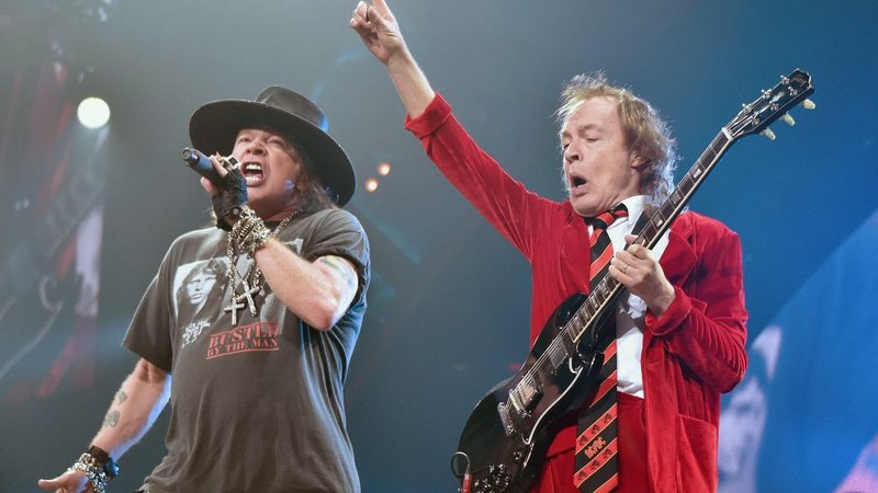 Axl Rose e Angus Young (Foto: Getty Images / Mike Coppola / Equipe)