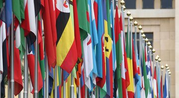 Bandeiras de diversas nações (Foto: Johannes Simon/Getty Images)