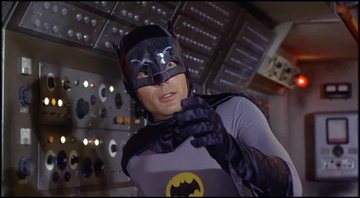 None - Adam West como Batman de 1966 (Foto: Reprodução)
