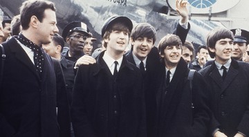 Da esquerda para a direita estão Brian Epstein, John Lennon, Paul McCartney, Ringo Starr e George Harrison (Foto: AP Images)
