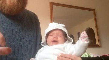 Bebê só para de chorar com Slipknot (Foto: @Minh1905 / Reddit / Reprodução)