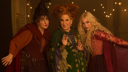 Bette Midler, Kathy Najimy e Sarah Jessica Parker em Abracadabra 2 (Foto: Divulgação / Disney+)