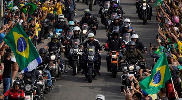 None - Bolsonaro em "motociata" no Rio de Janeiro (Foto:  Wagner Meier/Getty Images)