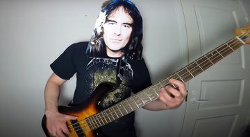 Youtuber com máscara de Steve Harris, do Iron Maiden (Foto: Reprodução/YouTube)