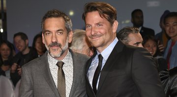 Todd Phillips e Bradley Cooper na premiere de Coringa (Foto: Evan Agostini / Invision / AP)