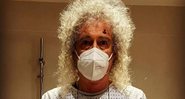 Brian May em foto antes da cirurgia no olho (Foto: Reprodução/Instagram/@brianmayforreal)
