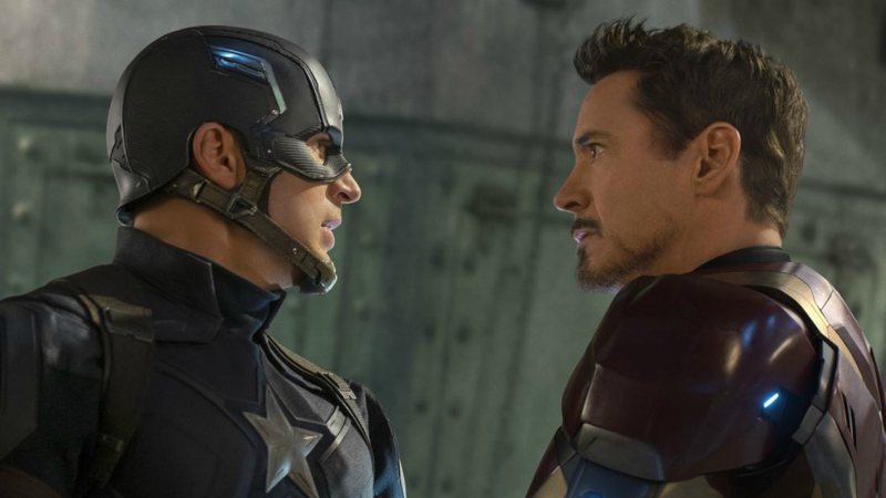 Chris Evans como Capitão América e Robert Downey Jr. como Homem de Ferro em Guerra Civil (Foto: Reprodução/Marvel)