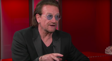 Bono Vox no programa do Jimmy Kimmel para contar sobre a campanha (Foto: Reprodução)