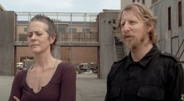 None - Carol e Axel em The Walking Dead (Foto: Reprodução/YouTube)