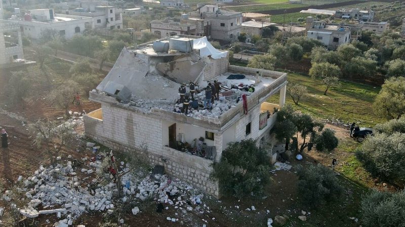 Casa na Síria atacada pelas forças dos Estados Unidos (Foto: Reprodução / Twitter)